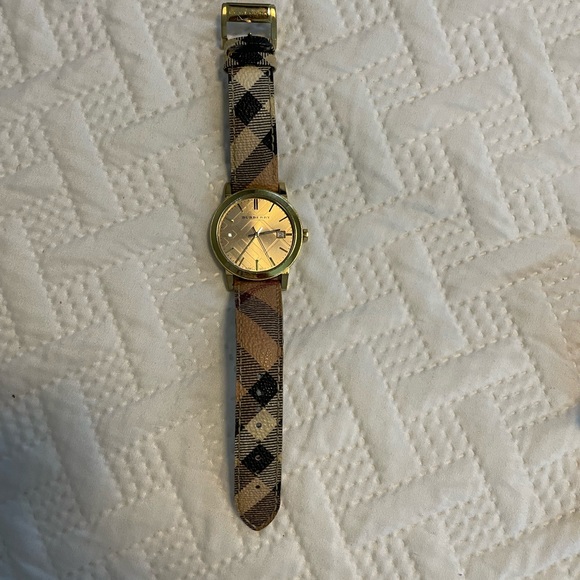 Burberry watch 100%  authentic - Picture 2 of 6